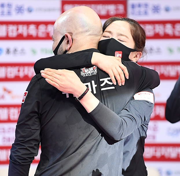 台球美女车侑蓝二次退役!