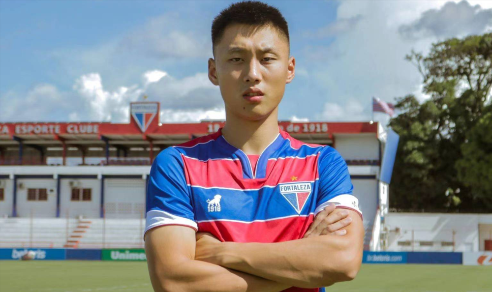 上个月早些时候,巴甲俱乐部桑托斯与肖俊龙达成解约协议,不到一个月