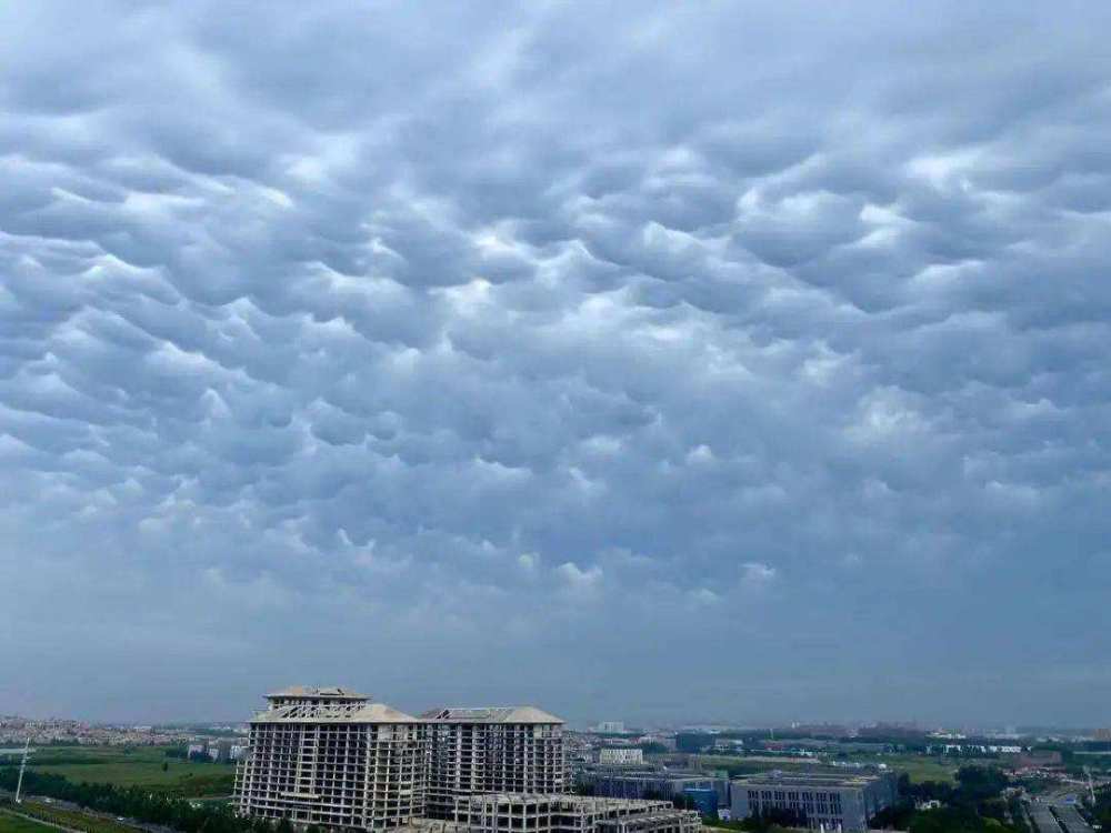 地震將至的預兆嗎美國俄城上空出現乳狀雲地震雲是否存在