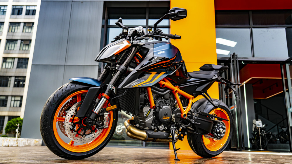 作为真正的"新手去世器",ktm 1290 super duke r即便是老手也不敢说