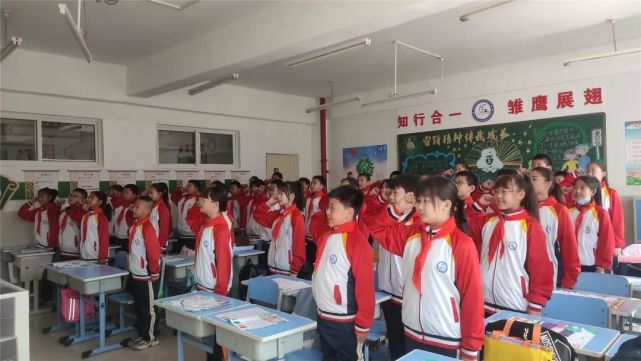 乌兰浩特市合展小学创城进校园文明伴成长