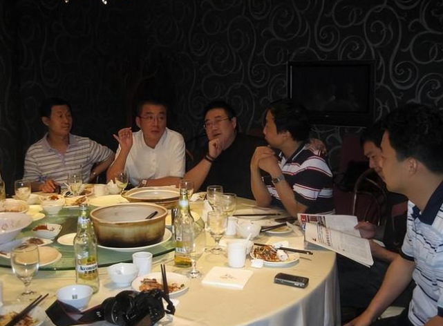 陪领导参加饭局,只要"懂座次,会选酒",哪怕不会喝酒也受重用