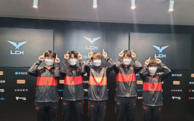 外网水友嘲讽T1：釜山图书馆真的好安静，Faker被严重高估_腾讯新闻