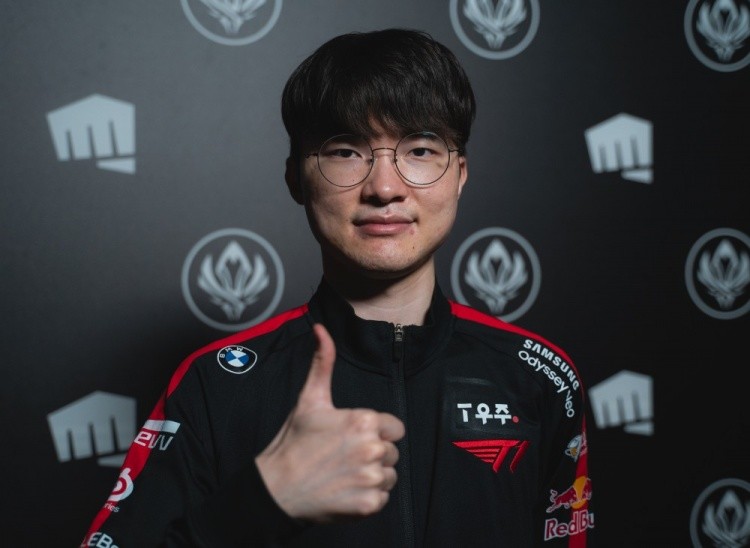 2022年是英雄联盟最大明星faker出道的十年.