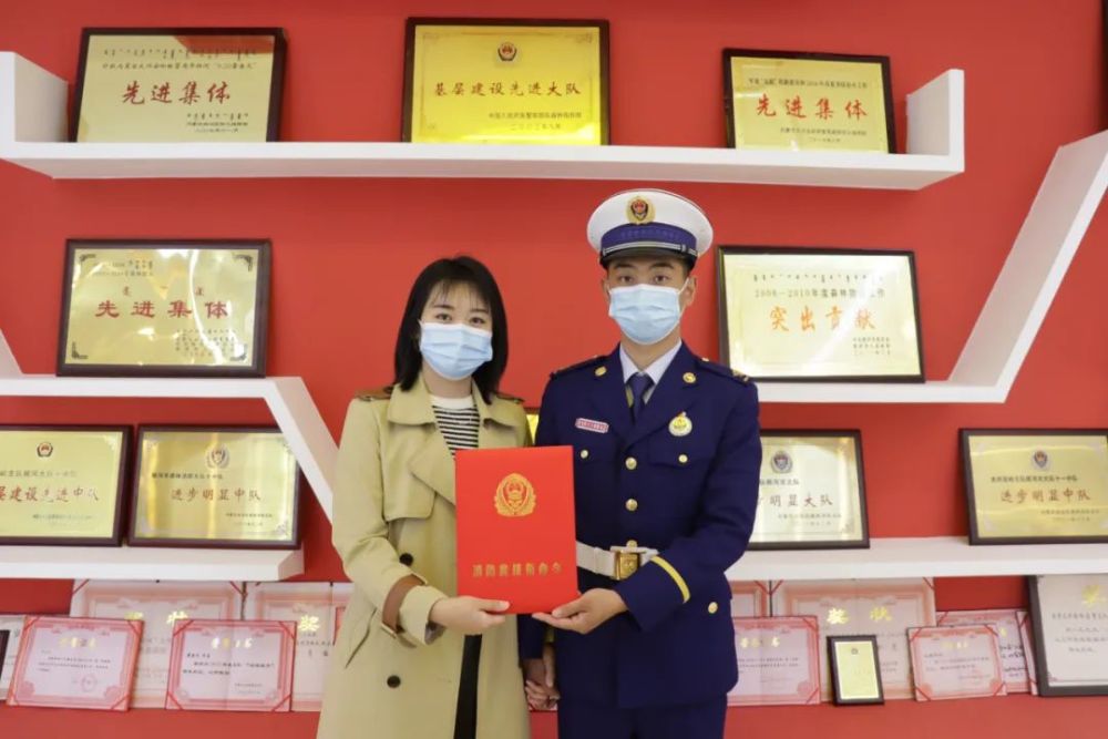 内蒙古森林消防总队首批招录退役士兵消防员晋升消防救援衔_腾讯新闻