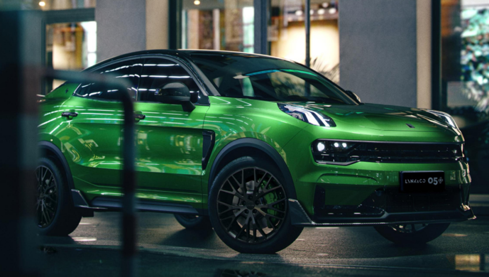 领克05 标配大尾翼,合法"跑车"你爱吗