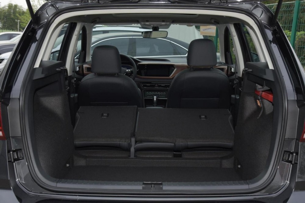 体验大众途岳14t动力够用后排空间宽敞beats音响效果好