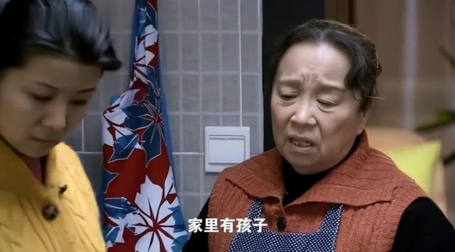 《雙面膠》李亞平和胡麗娟的婚姻,自始自終都帶有目的