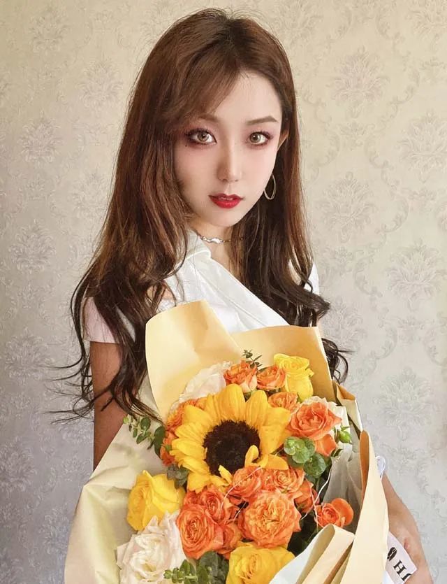 女排姑娘王佳筝晒照,颜值比惠若琪还要高,球迷:这才是神仙姐姐