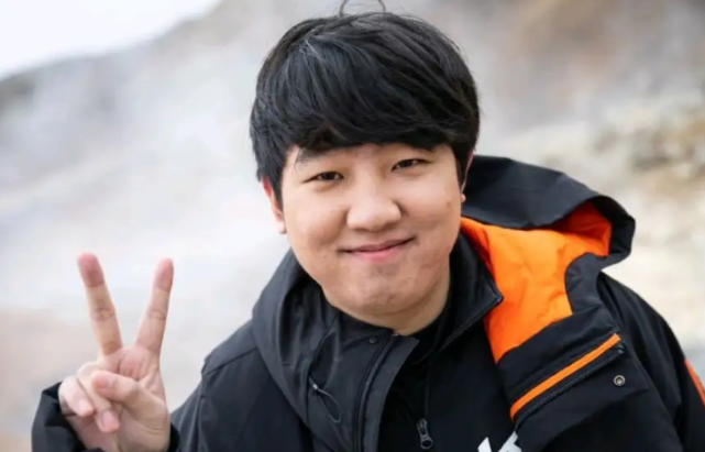 khan直播举报中国玩家,发表"正义"言论