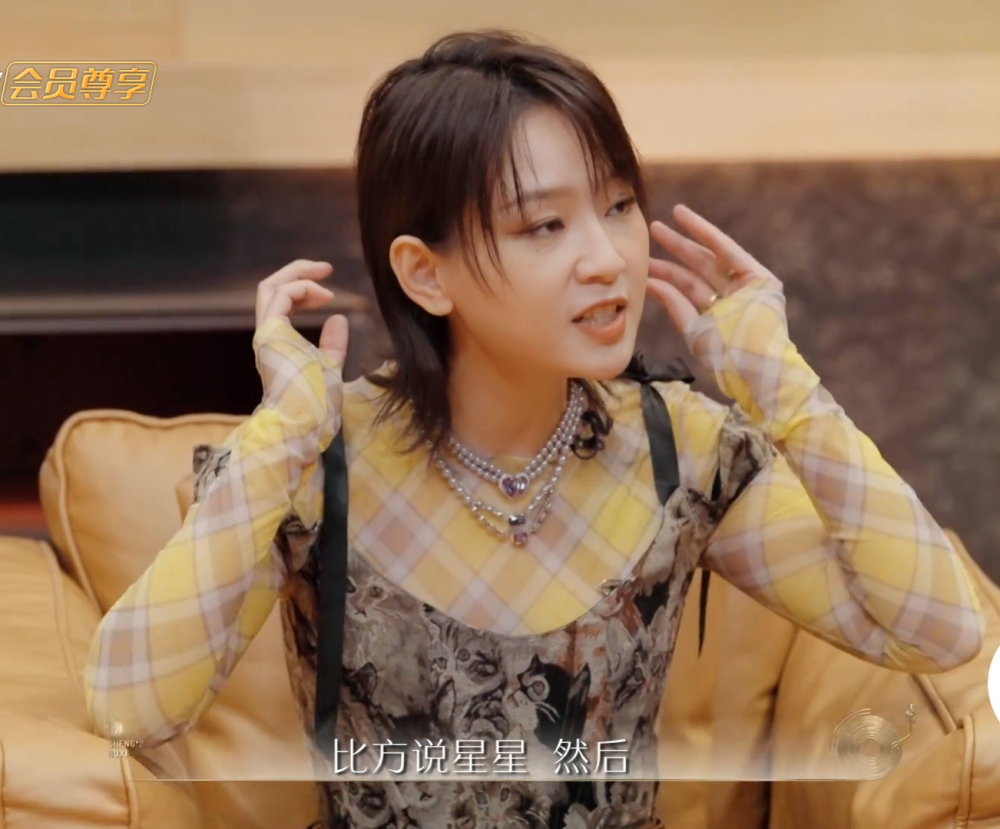 曾比特的爆炸头太耀眼周笔畅刘惜君好奇发问你夏天不热吗头发里藏东西