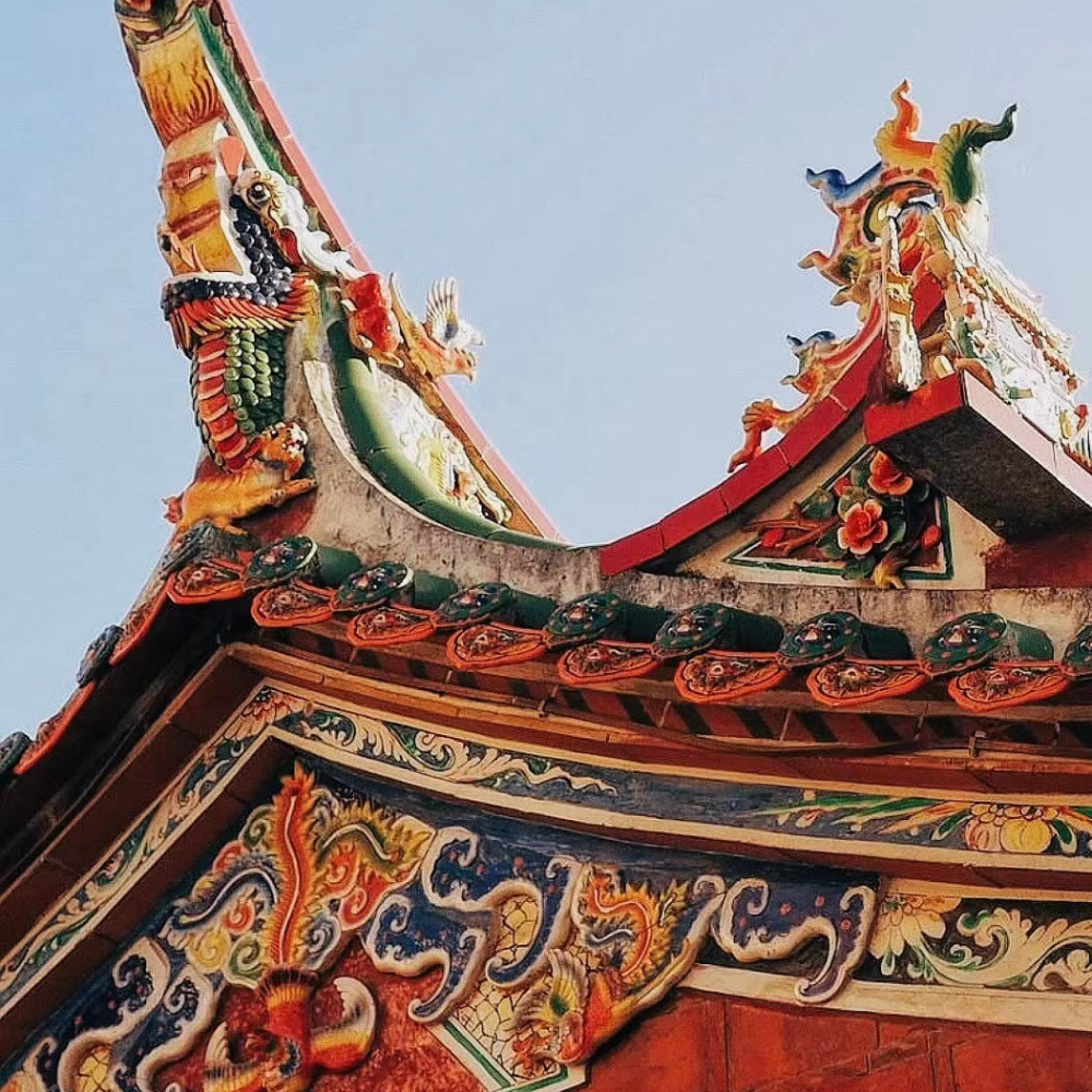 古厝屋墙上还有宗祠屋檐上的绝美图案抬头看就是如此不平凡生活和艺术