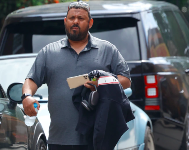 不再进行训练,放松了对饮食的要求,哈梅德的体重开始迅速上升,几年