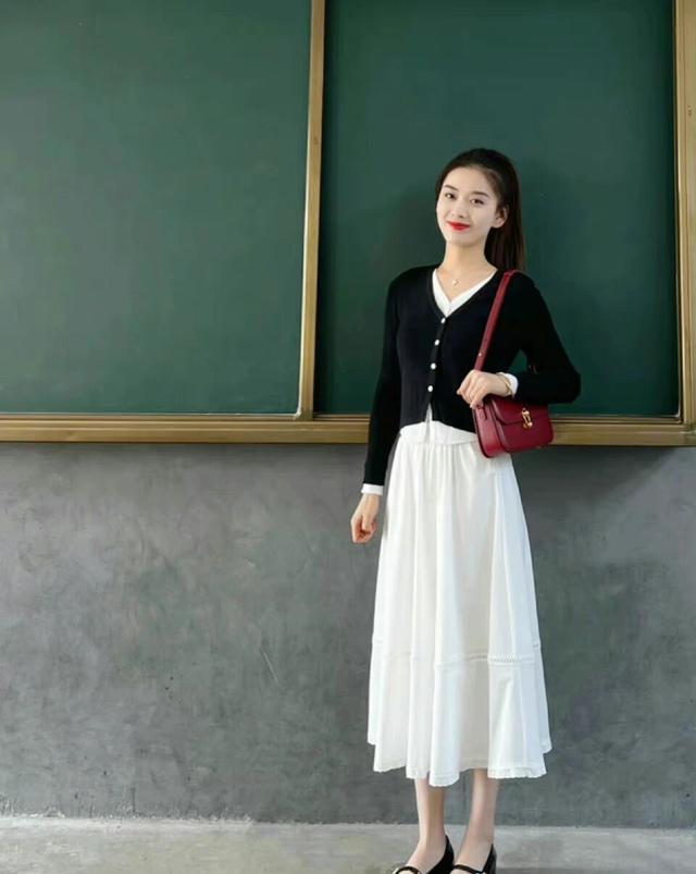 女教师要学会的日常穿搭,优雅又大气,学会一种就好