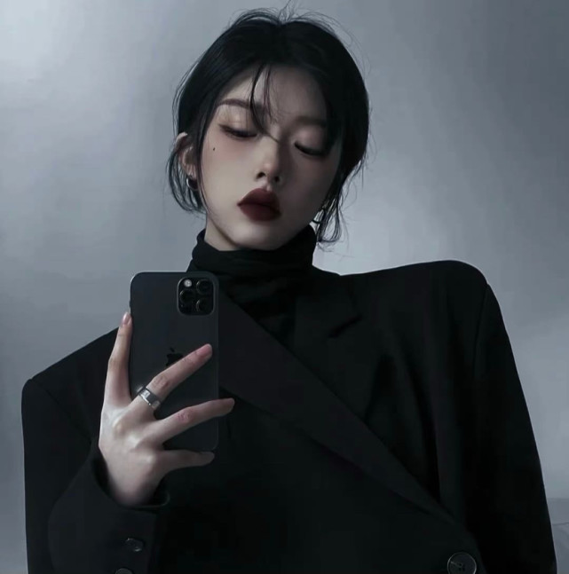 黑白系女生头像