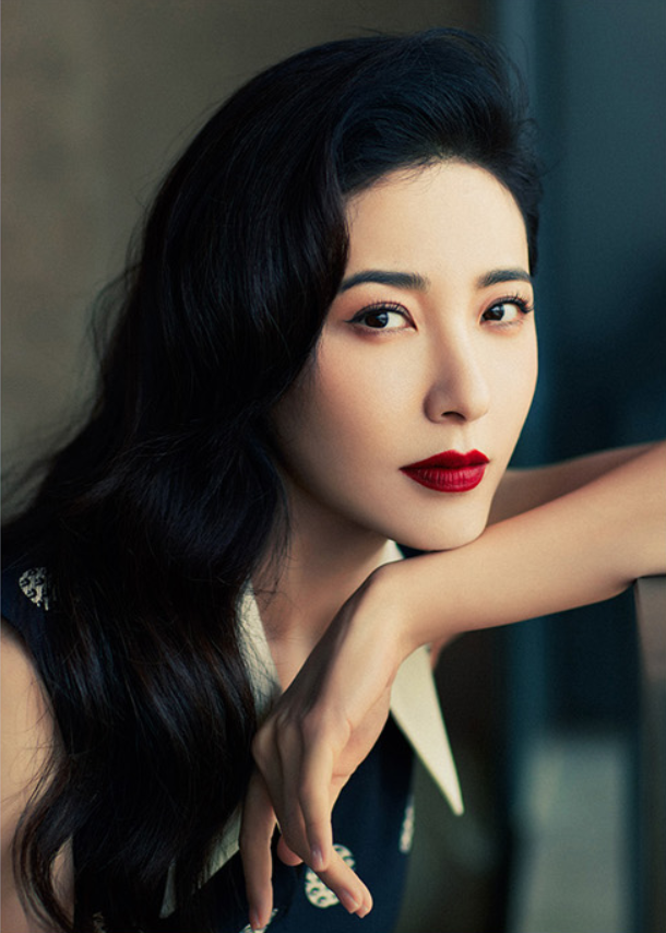 荆州籍演员曾黎新书上市看她逆风飞扬也看她顺风而生