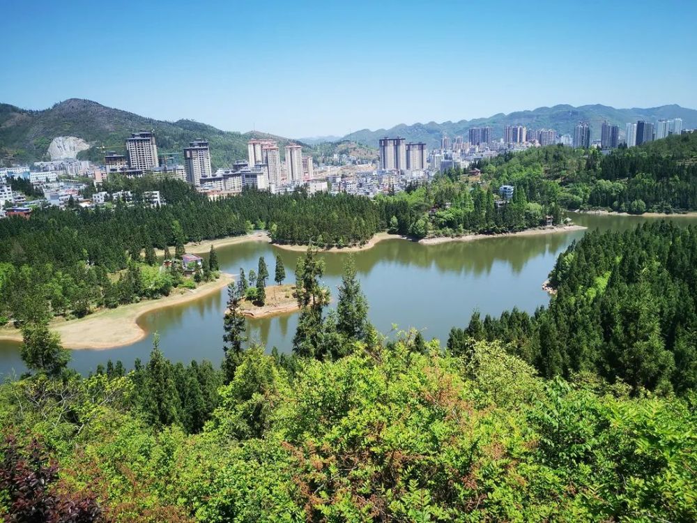 辉煌四十年奋进黔西南普安县乡村振兴路越迈越宽