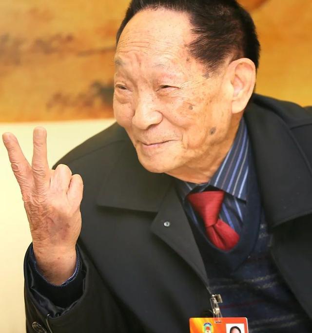 袁隆平去世一周年 怀念致敬袁老_腾讯新闻