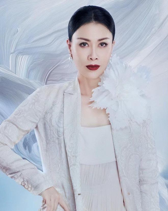 乘风破浪的姐姐第三季大型炫富现场那英一身行头高达27万