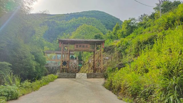 砚瓦山村演绎新"石头记"