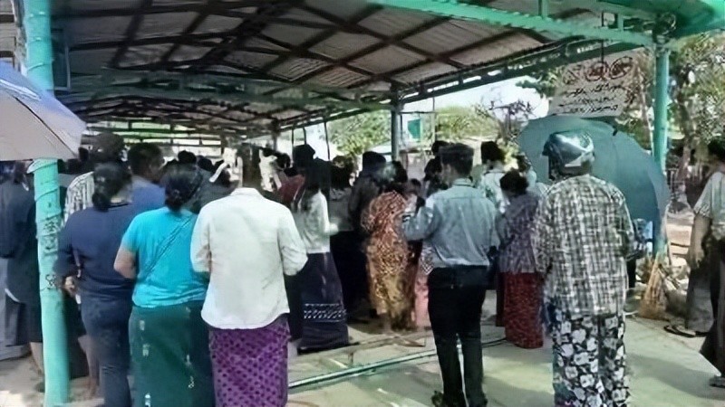 缅甸曼德勒省居民，终于可以不用排队缴纳电费了