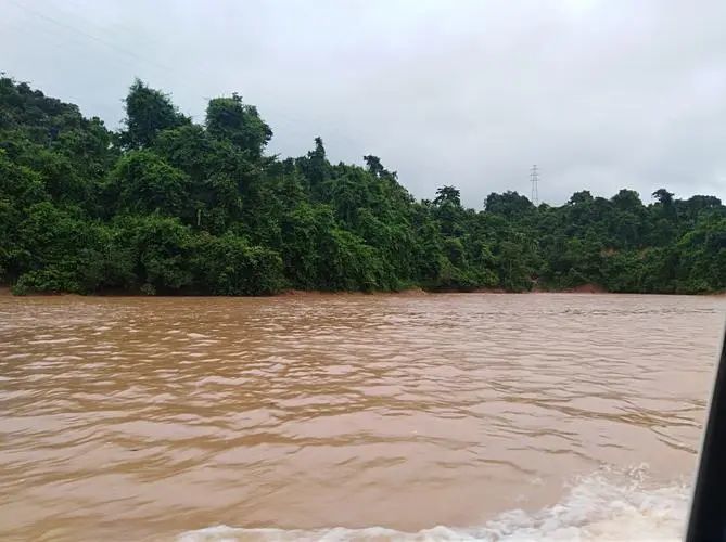 梦境迷雾，解读梦见浑浊的河水从下游往上游倒涨的深层含义