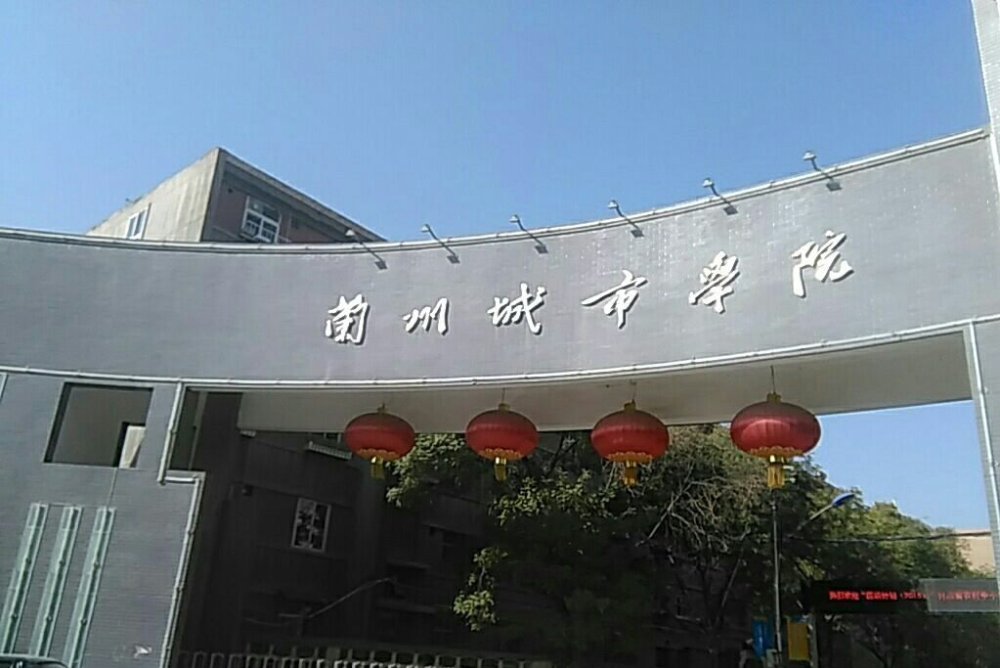曝海王经历索不雅照片闯女生宿舍大学校园有点乱