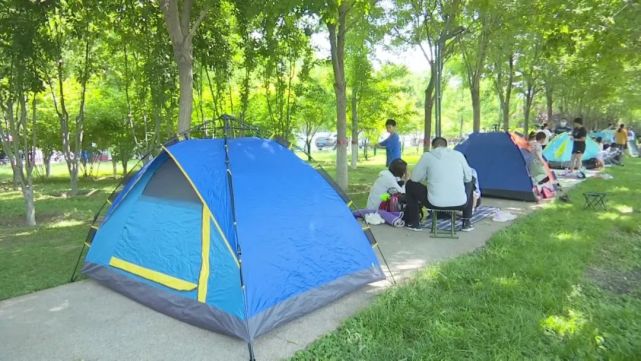 石家庄滹沱河美景如画 帐篷野餐尽享惬意时光