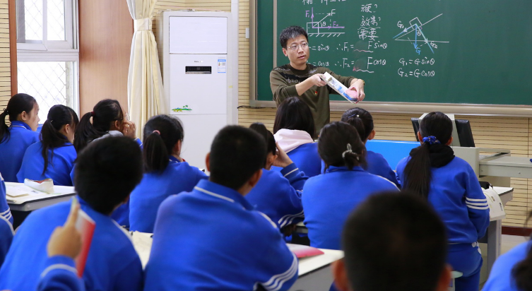 在深圳与北京这些大城市老师已实行轮岗制教师资源相对平衡了