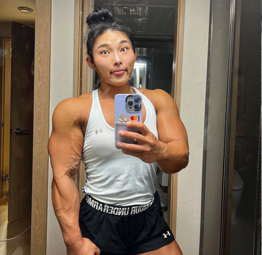 亚洲"金刚芭比"身材酷似超级赛亚人,力量超强,深蹲160公斤_腾讯新闻