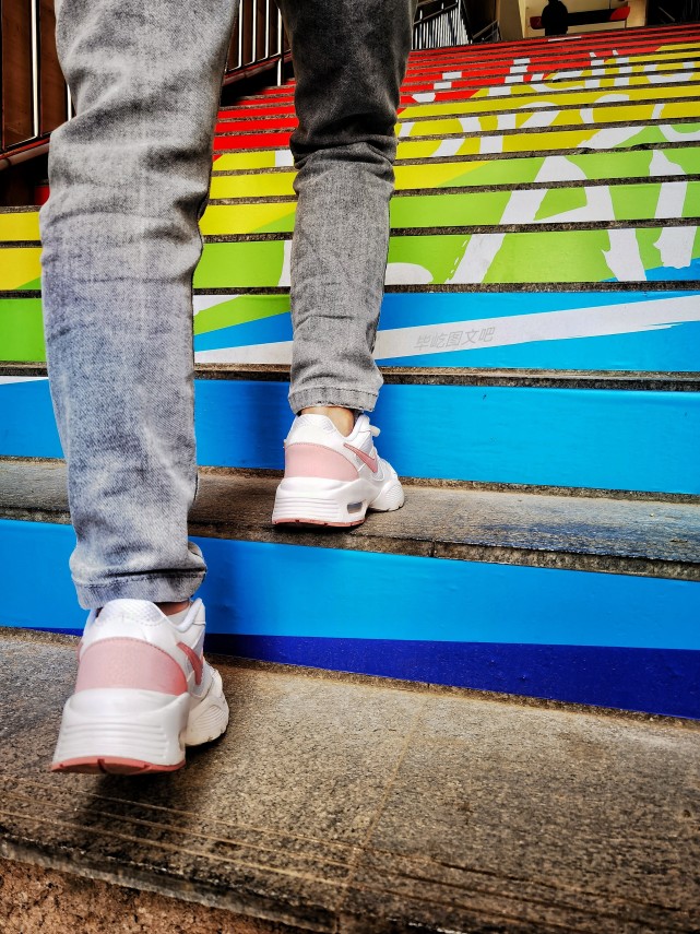 第303篇图/文:毕屹《唯有攀登,才见彩虹》走平地省力,还是登台阶轻松