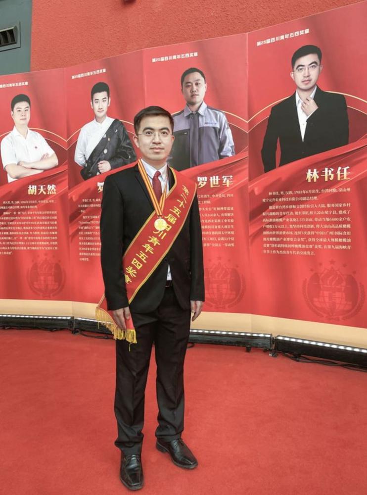 《那年那兔那些事儿》的作者林超记得,2011年1月11日,成都黄田坝,歼