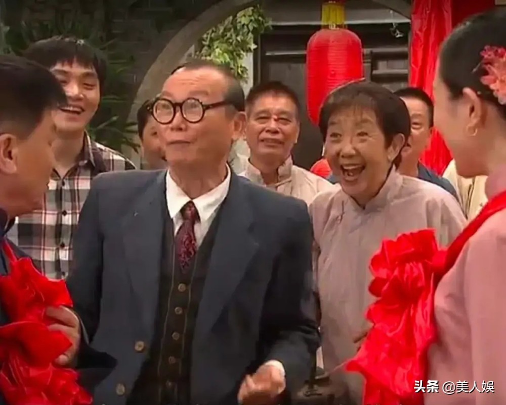 舒力生是广东本土著名演员,在《外来媳妇本地郎》里她饰演的祝师奶