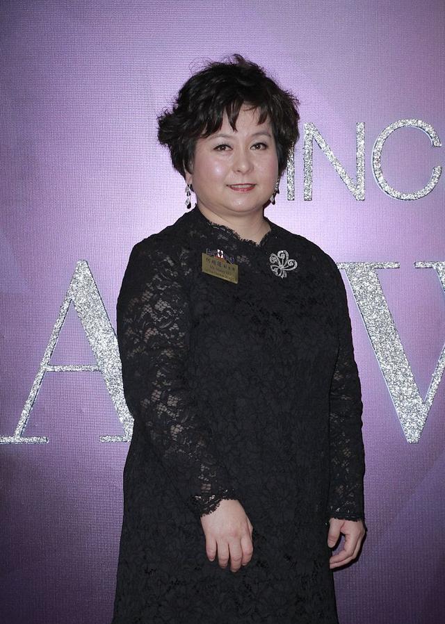 何超葭是赌王二房的第三个女儿,她为人十分低调,较