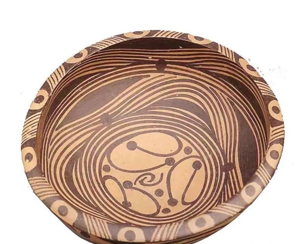 距今约5400-4850年左右姓名:马家窑文化马家窑类型水波纹彩陶盆为了让