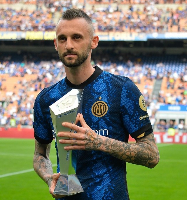 意甲大结局 ac米兰夺冠 卡利亚里降级 因莫比莱获金靴 奖项全揭晓