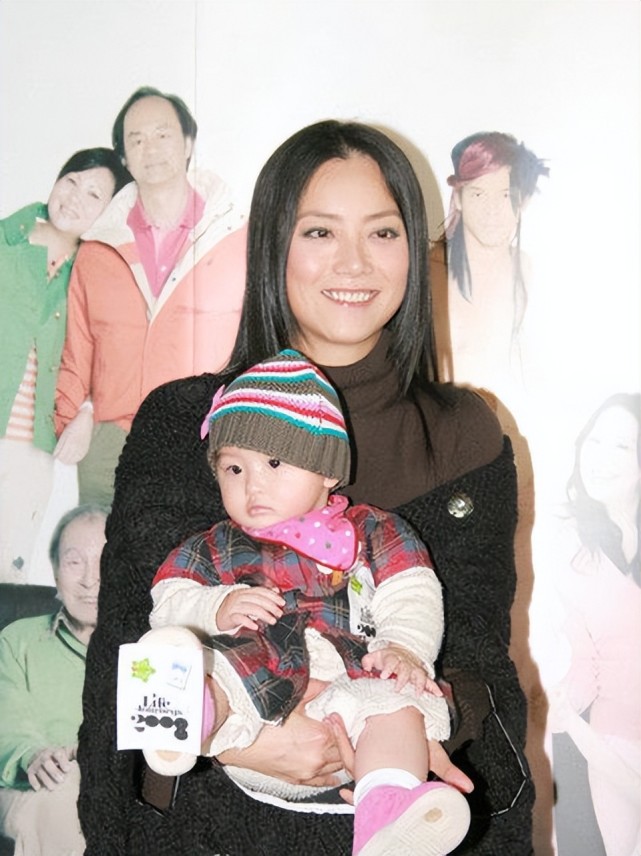 05谈起前任,霍汶希也多是赞美,比如有一次在节目中,面对外人吐槽