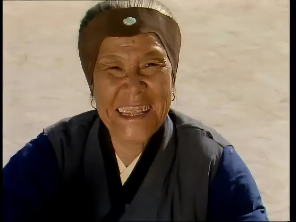 但王狗儿的爷爷去世后便家道中落,到了王狗儿这一代就更是生活窘迫,一