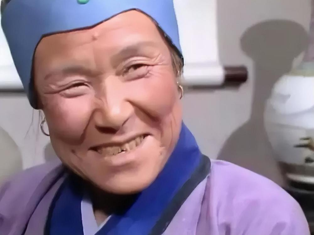 87版《红楼梦》刘姥姥,贬低自己取悦他人,她比王熙凤更聪明_腾讯新闻