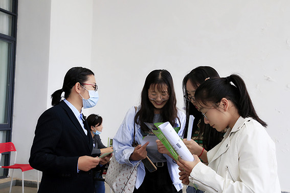 普洱学院女生服务图片