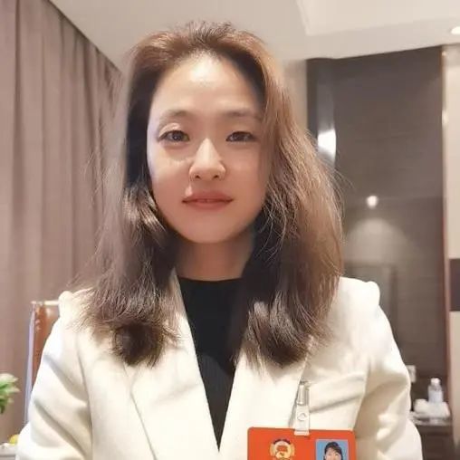 山东省政协委员,青岛市政协委员 刘晓颖记者:陈小艳 王晨霞设计