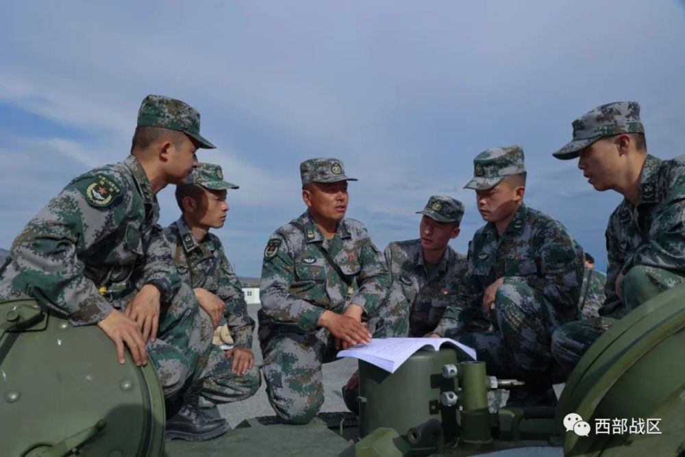 新疆军区某团进行装备换季保养，“无言战友很满意”！
