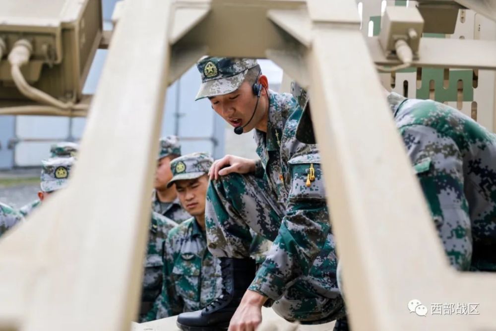 新疆军区某团进行装备换季保养，“无言战友很满意”！
