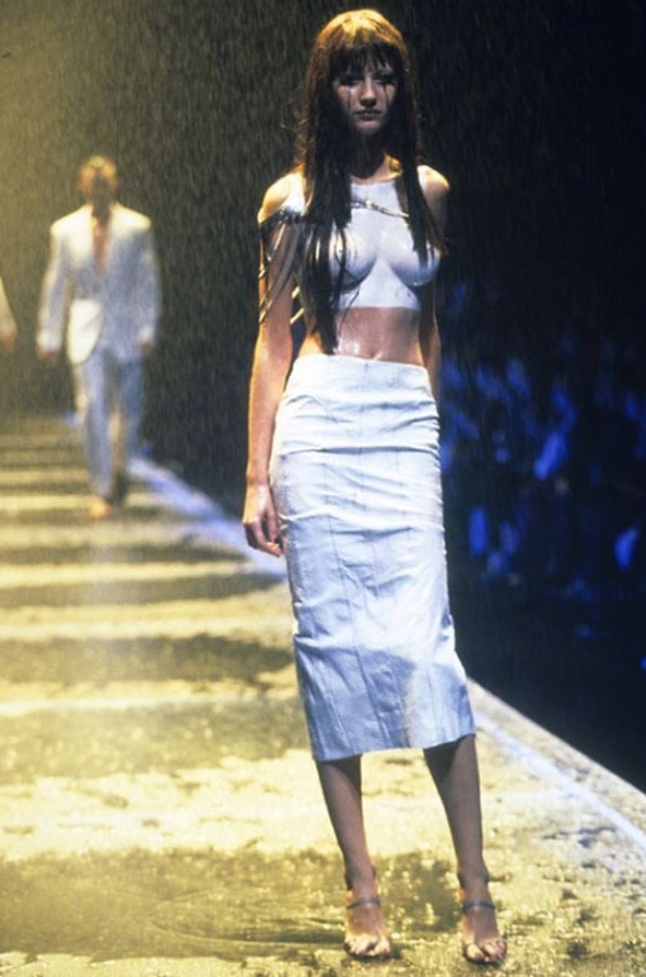 走一步300万的吉娘娘曝模特圈黑暗!曾被逼半裸走秀,却被网友喷