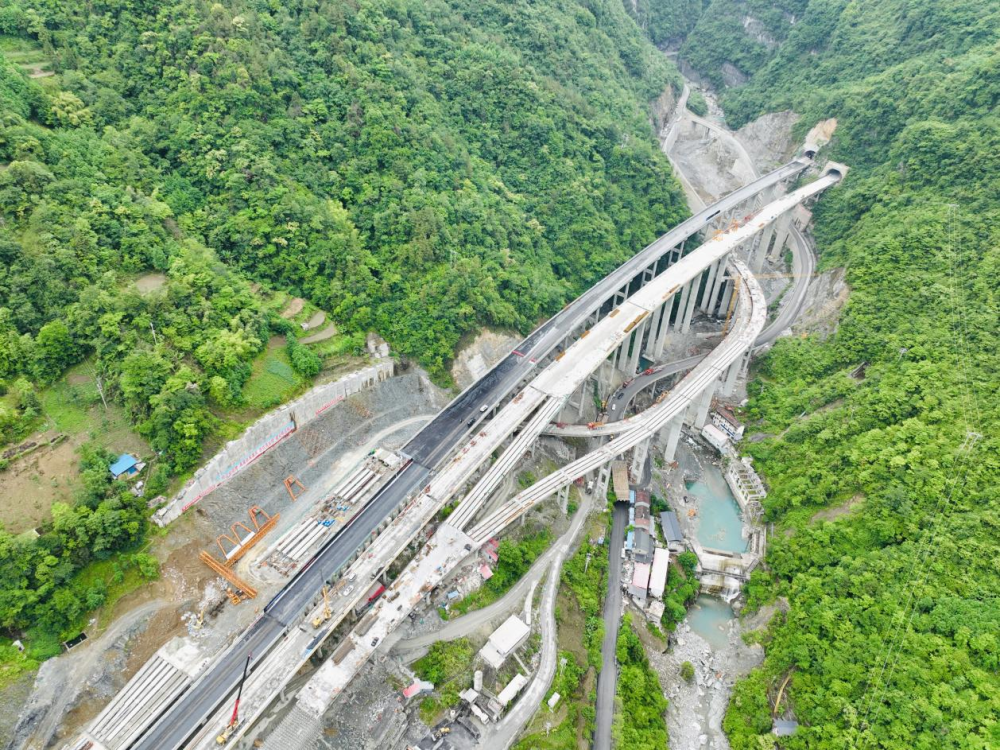 城开高速贯通至城口境内 6月底面向社会车辆开放_腾讯新闻