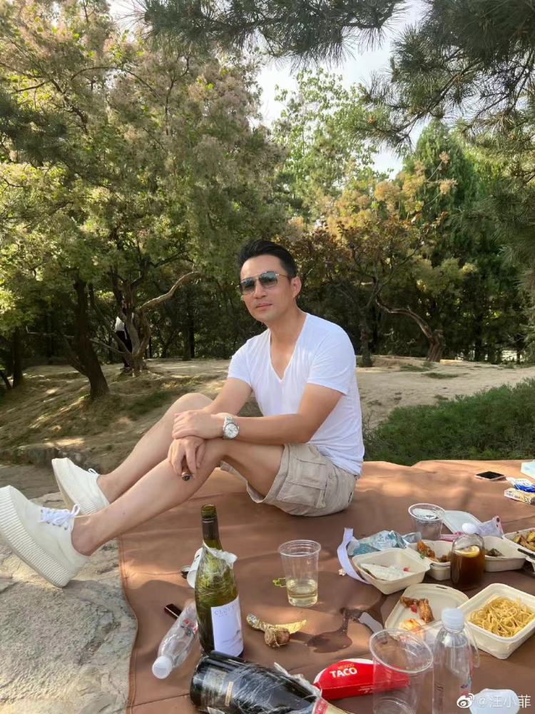 汪小菲张颖颖被拍已同居两人前后脚回家很谨慎汪小菲超宠对方