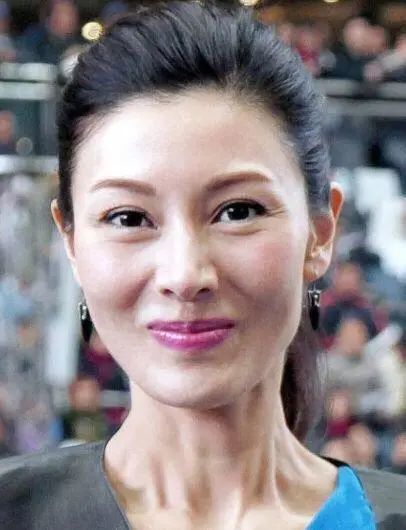 不整容,不会骨瘦如柴,51岁的李嘉欣活成了最美港圈老牌女神67