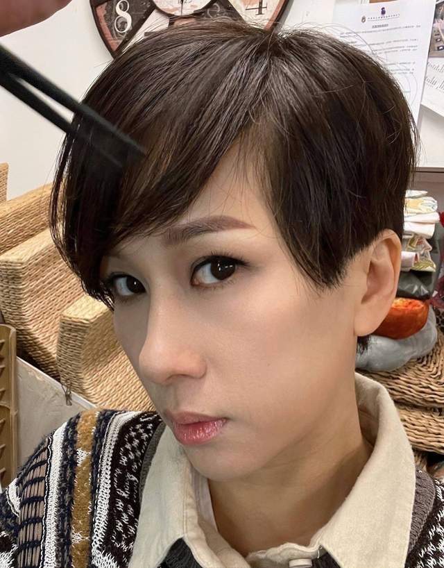 香港知名冻龄女神文颂娴宣布正式复出转型做电台主播依旧甜美冻龄