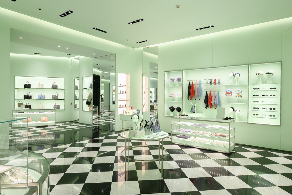 prada重庆wfc精品店崭新启幕_腾讯新闻