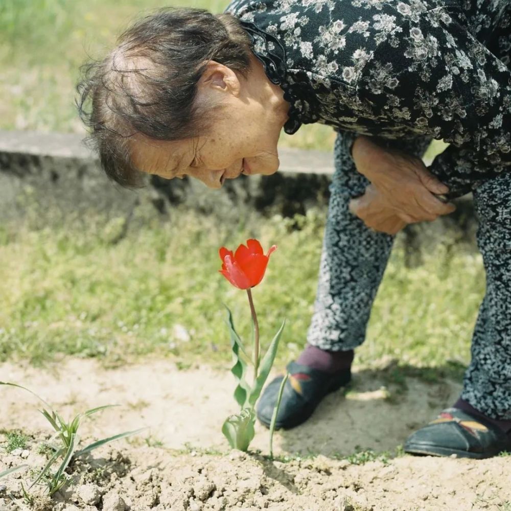 短袖衬衫才是夏季真正宠儿，百搭实用不挑人，轻松穿出气质感